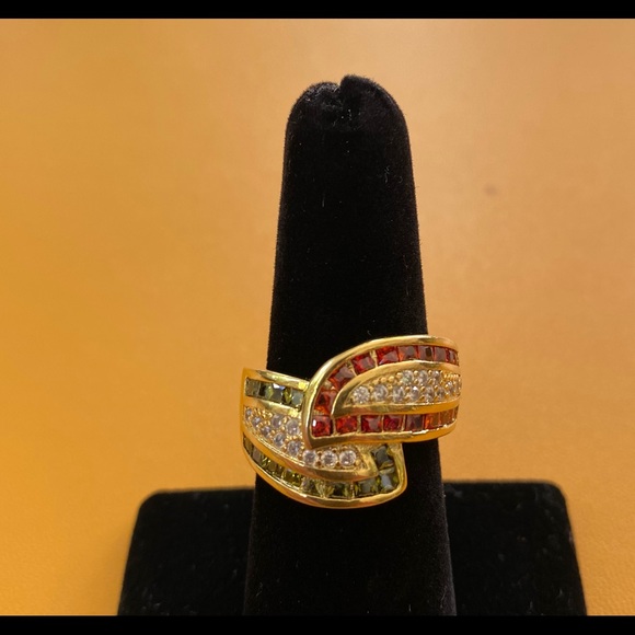 ✨Yellow GoldTone Elegant Ring✨LAST ONE IN STOCK✨ - Picture 5 of 15